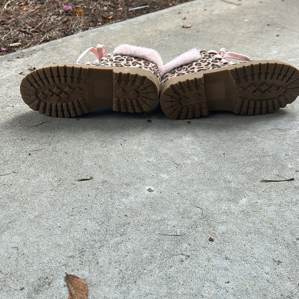 Cheetah Print Kids Boots with Pink Fur Accents - Picture 5 of 6